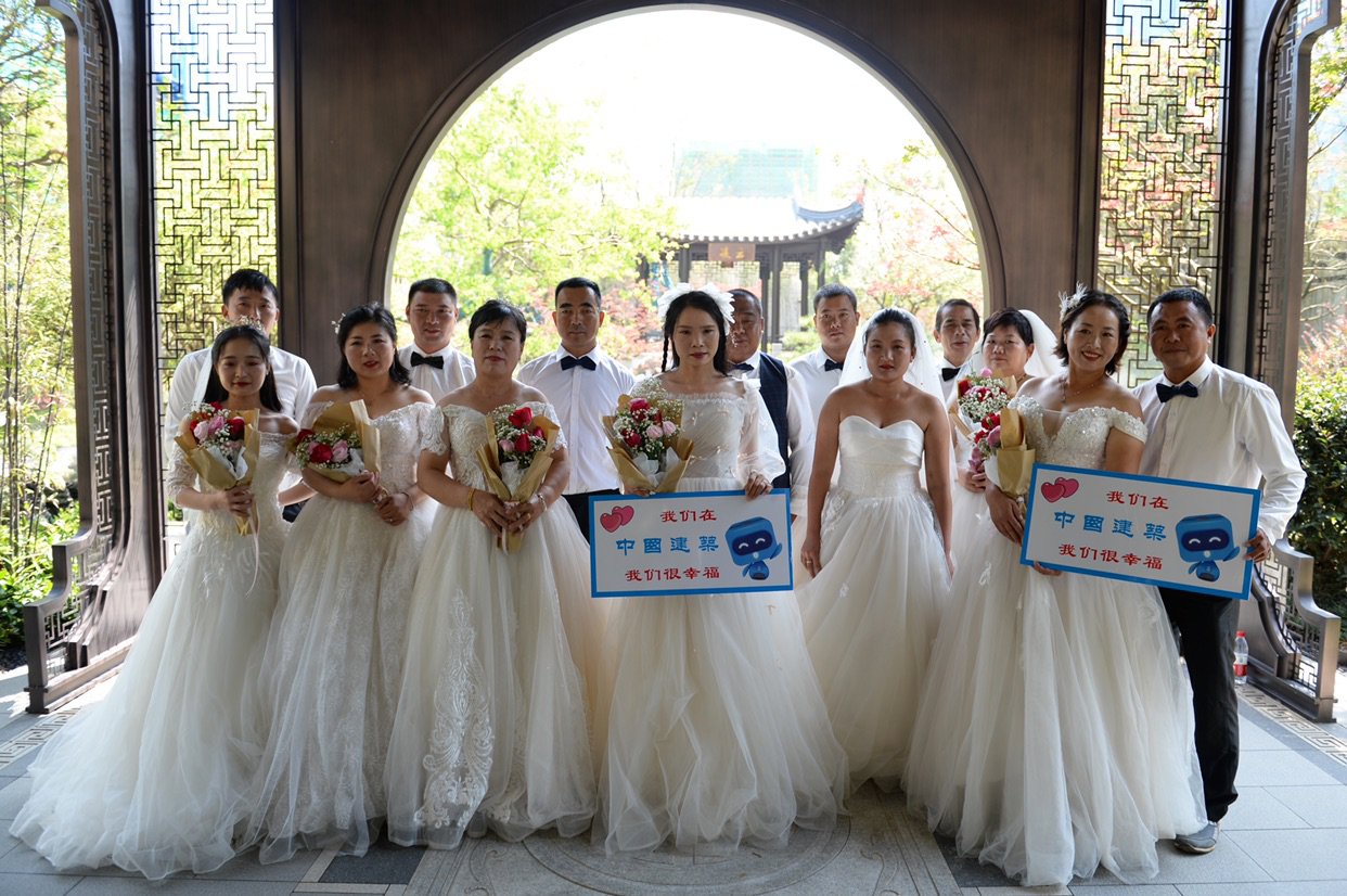婚纱照|7对农民工夫妻工地拍婚纱迎浪漫七夕