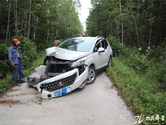  现场|“看到营区飘扬的国旗时，我知道我们有救了！”