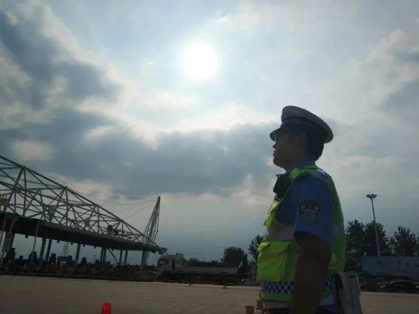 王曦|“我就是警察！南京市公安局交管局警察！”