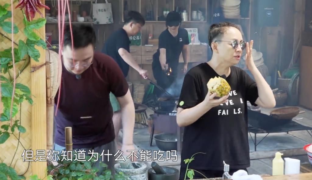  蘑菇|蘑菇屋准备的菠萝都坏了，谁注意宋丹丹机智的反应？差点信以为真