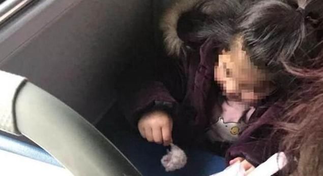 童真|公交车上，4岁女娃的一个行为令乘客气愤：小小年纪就丧失童真