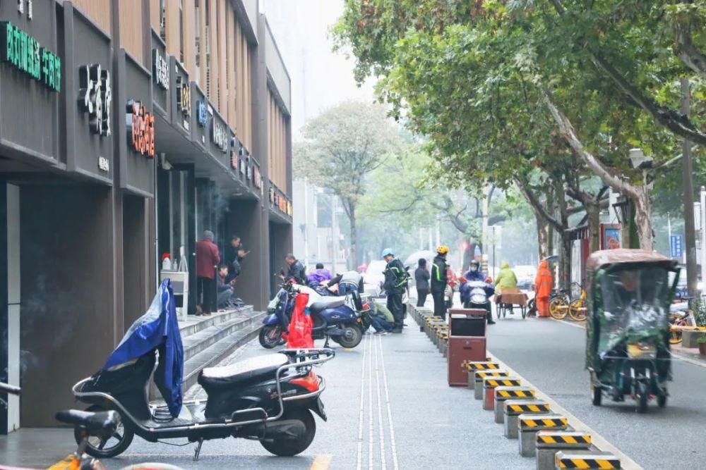 馆子|师大家属院对面的苍蝇馆子，每家5张桌，资深吃货才知道！