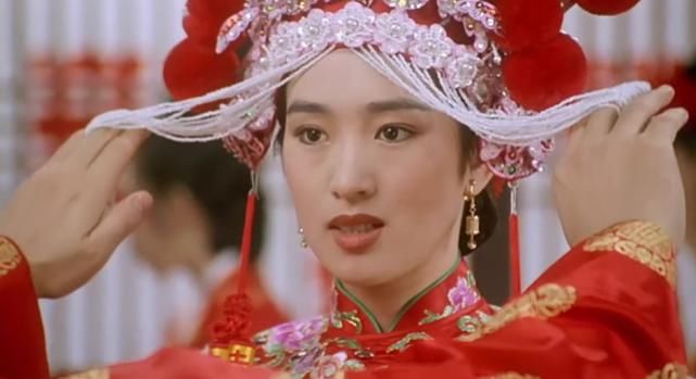  角色|每每谈起秋香这个角色，巩俐都会深表惋惜，你觉她的表演拘谨吗？