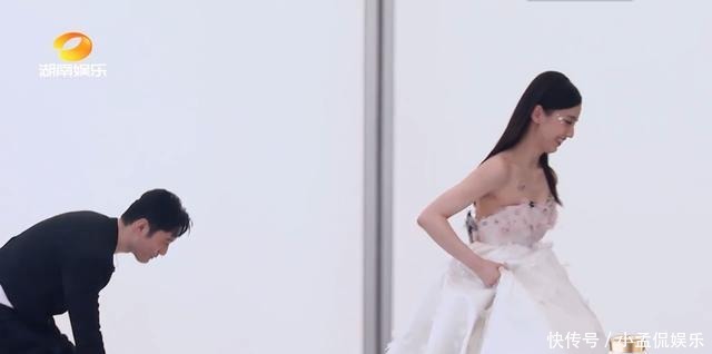 节目|《乘姐》黄晓明用词卑微,黄圣依穿婚纱上台,许飞坐C位却没镜头