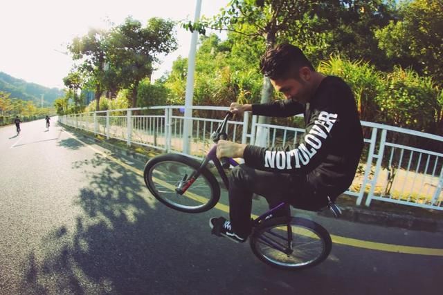  懂行|懂行｜夏日冲浪季，我们采访了几位冲浪达人