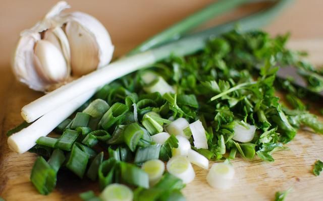  难怪|炒这4种菜，最忌讳放葱姜蒜！不少人都搞错，难怪口感不好味道差