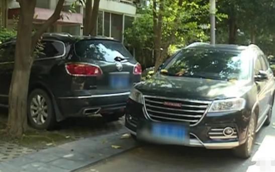  占用|自家车位被占用，女子用车将车其堵住，车主叫嚣：你不够资格！