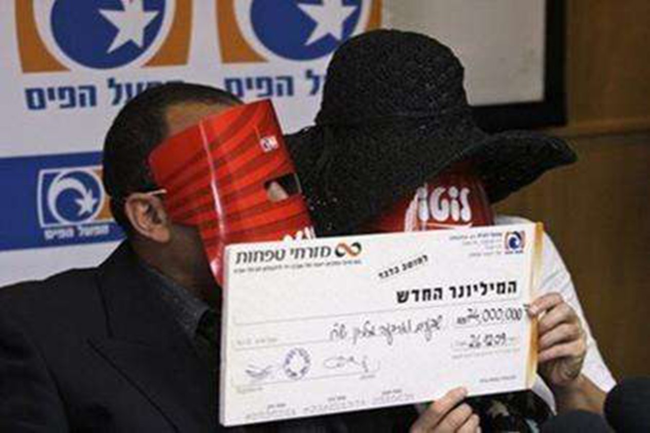 中奖|8旬老人中奖千万却自杀身亡，长子指责弟弟骗钱，弟弟：我哥造谣