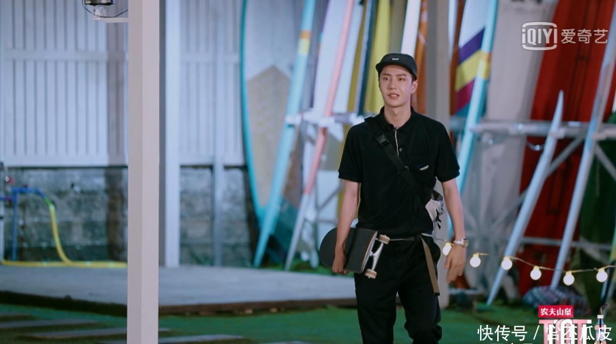 黄轩|直男王一博《夏日冲浪店》,3个细节成为全场焦点,不愧宝藏男孩