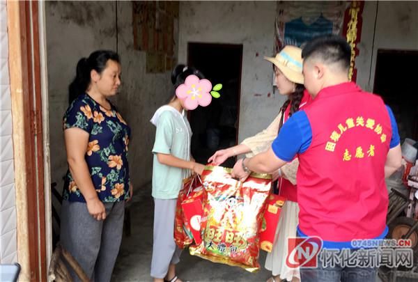  新晃|爱心人士到新晃开展走访慰问活动