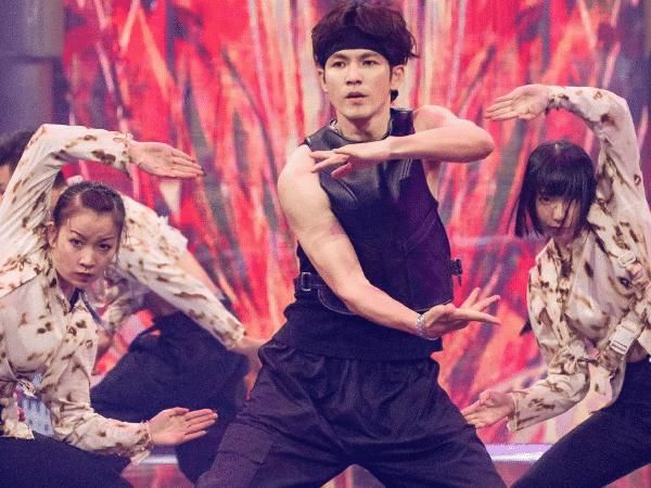  观众|《街舞3》出现惊喜嘉宾，坐王一博身后未被发现