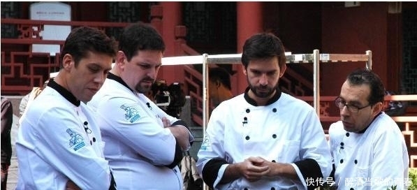 中国|瑞士厨师被龙虾难倒,一定要弄晕再烹饪,中国厨师只用两字就搞定