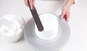  色泽|【水晶蛋糕】造型简单，色泽也很诱人，制作起来做得很漂亮