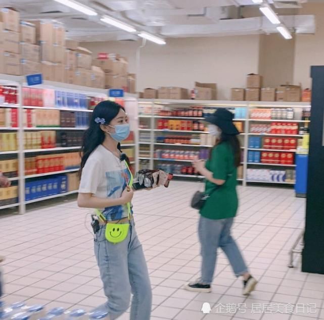  面被|《中餐厅》赵丽颖和面被曝做戏！一举动直接露馅？网友：懒得装！