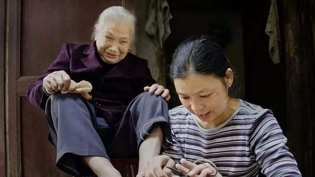 女儿|儿子再啃老也比生女儿强！老一辈发言被喷，给出的解释太现实