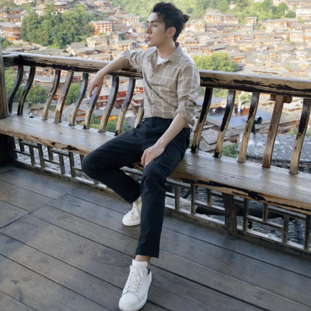  无奈|月入五百万！父亲却还在工地开三轮车？得知真相后，李佳琦：我也很无奈