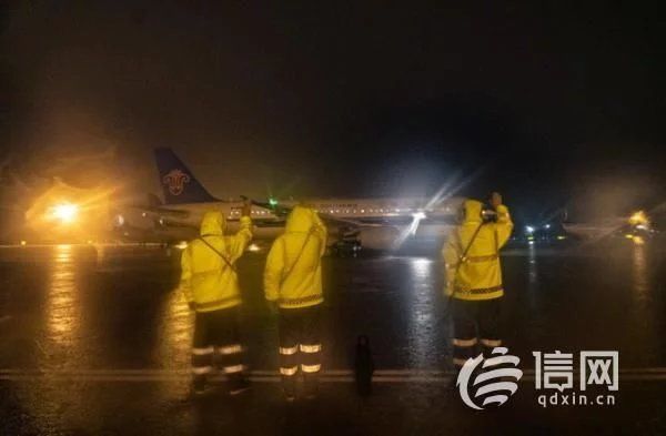 风雨|乘风破浪的逆行者 他们在风雨中防汛排险守护青岛