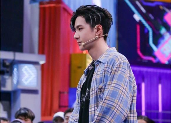  王一博和张|王一博回复张萌的话是什么？观众听完后鼓起掌来