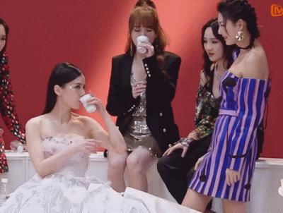  轮番|轮番被骂？她终于如愿以偿上了热搜？