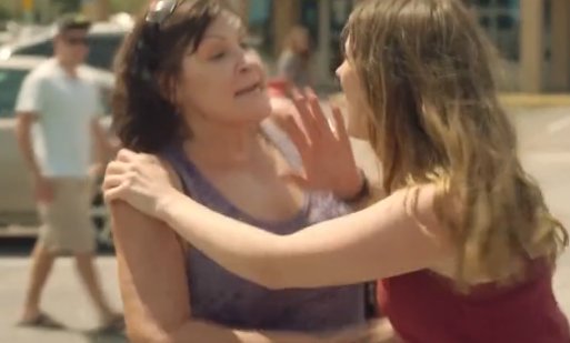 妈妈|妈妈为面试，把3孩子反锁车里，路人大叔的处理方法值得学习