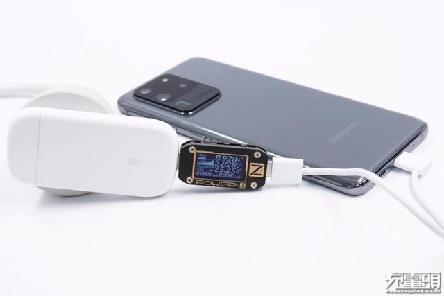  功率为8|小饼干能给什么设备用？OPPO 50W 超闪饼干充电器兼容性评测