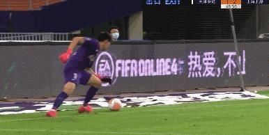 裁判|争议!中超裁判两次低级失误,国脚停球出底线不吹,好球破门判越位