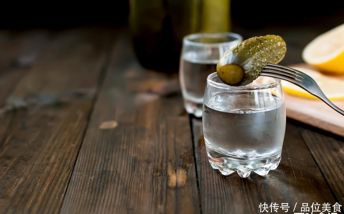 身上|买白酒时,不管什么牌子,只要瓶身上有“这5个字”,都是酒精勾兑酒