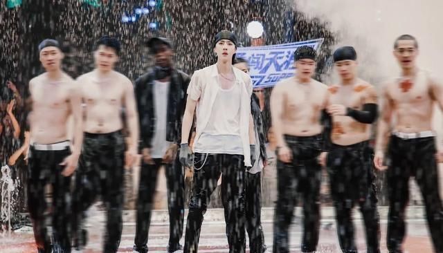  绝了|王一博《这就是街舞》水舞台绝了不看后悔系列