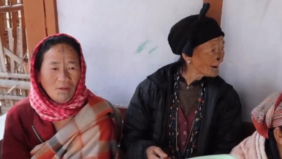 女人|印度这部落女人用木塞堵鼻孔，越漂亮木塞尺寸越大，只是为变丑