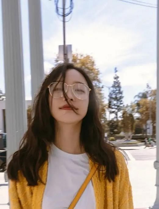 便宜|许佳琪戴眼镜,傅菁戴眼镜,宋茜戴眼镜,看到唐嫣:便宜罗晋了!