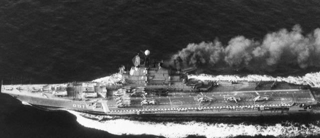  起飞|美战斗机为登上印度航母练习起飞！瘸驴配破车，这才是真爱