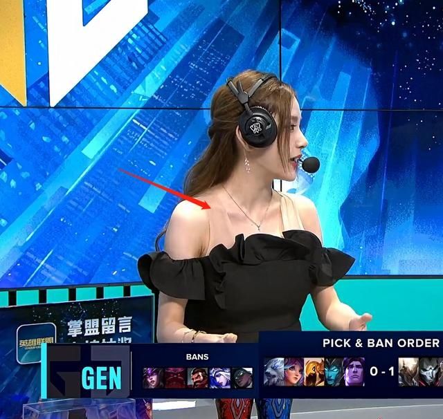 英雄联盟|Rita吊带装出镜，男解说都不敢直视，药水哥直夸妹妹真漂亮