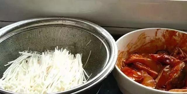  清洗干净|草鱼新做法，不煎不炒不蒸，鱼肉嫩滑香气四溢