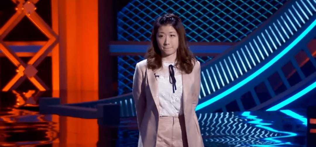  观众|《脱口秀大会》：秀优越拽英文，不搞笑的她，凭啥被李诞保送？