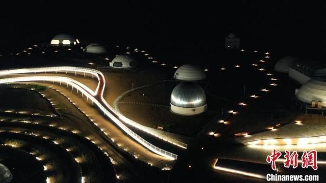  严情怀|腾格里沙漠边缘的摘星小镇