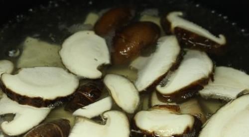 奶白|不管煮什么鱼汤,谨记这2个要点,鱼汤奶白没腥味,超级好喝!