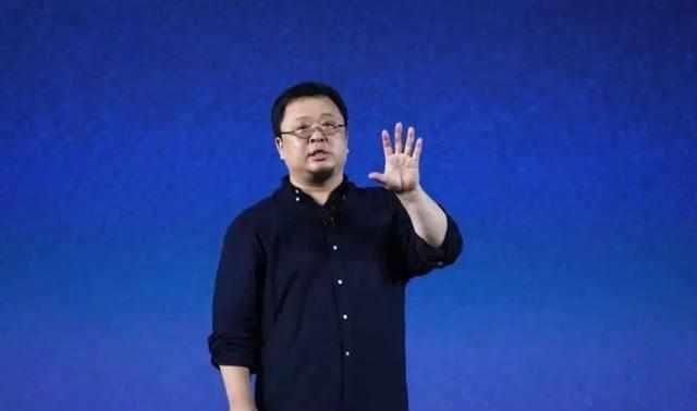  唏嘘|罗永浩综艺舞台跳女团舞：一个理想主义者的妥协让人唏嘘