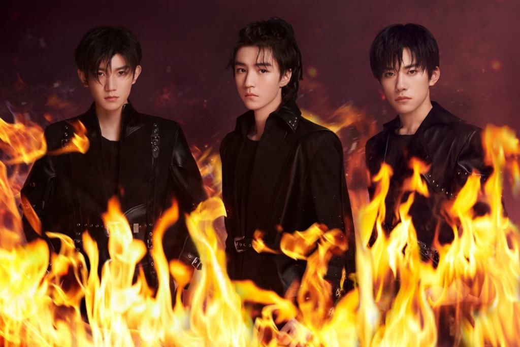  努力|努力向上的三小只TFBOYS，现如今合体黑色羽毛造型，简直太赞了！
