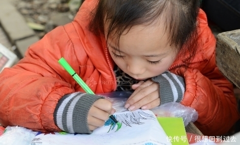 幼儿园|幼儿园老师让同学们画父亲，隔天老师看到女孩的画，偷偷报了警