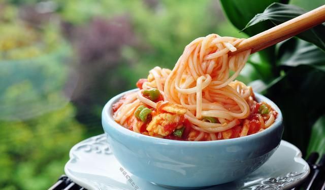 调味料|三伏天,我家爱吃这4款凉面,爽口消暑蔬菜多,还不用久待厨房