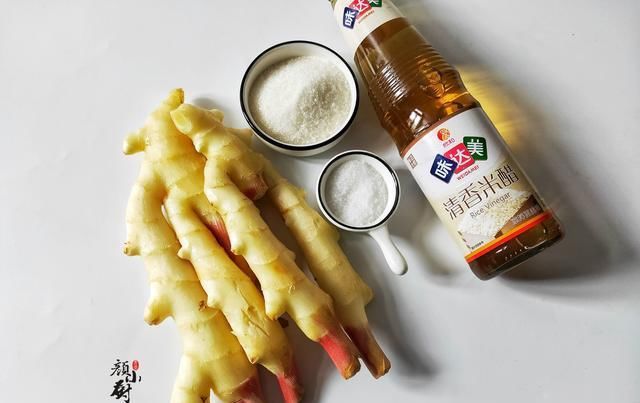  糖醋姜片|7月遇见这菜我从不手软，一次腌10斤，放一年都不会坏，超美味