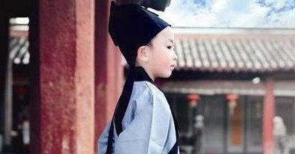  下属|官员出一对联，难倒所有下属，却被8岁孩子对出，官员大喜重赏！