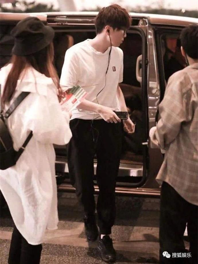  出轨|“方一凡”周奇恋情曝光？何猷启出轨？万茜车祸骨折12天后就复工？