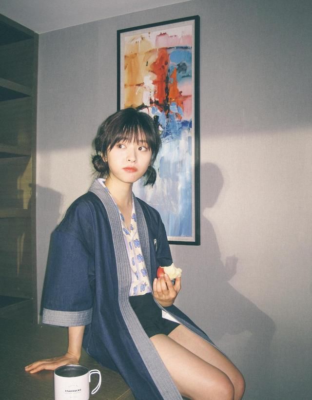 长裙|沈月穿搭土气？长裙搭配飞行帽元气满满，时尚大气又洋气十足