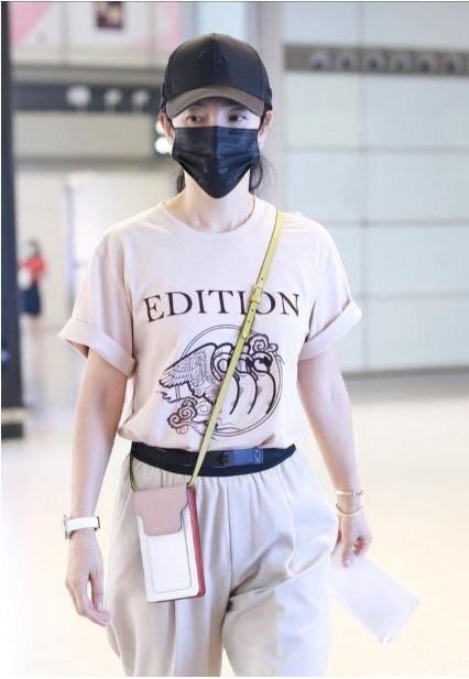  李冰冰|李冰冰难得低调一回，T恤配休闲裤元气满满，47岁变成27岁既视感