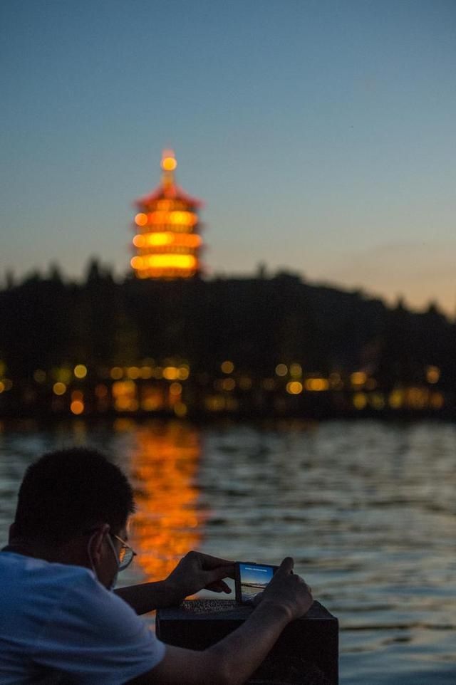 黑格|台风“黑格比”逼近 西湖晚霞云层渐厚