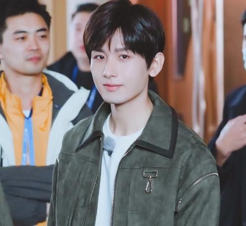 成毅|《奔跑吧黄河篇》录制,原班人马回归不说,看到成毅就按捺不住了