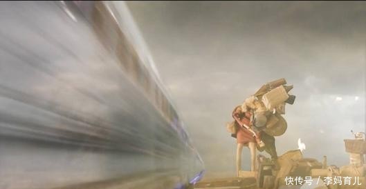 恶意|11岁骑车少女被恶意拉拽摔倒:作弄别人快乐自己,是下等的恶趣味