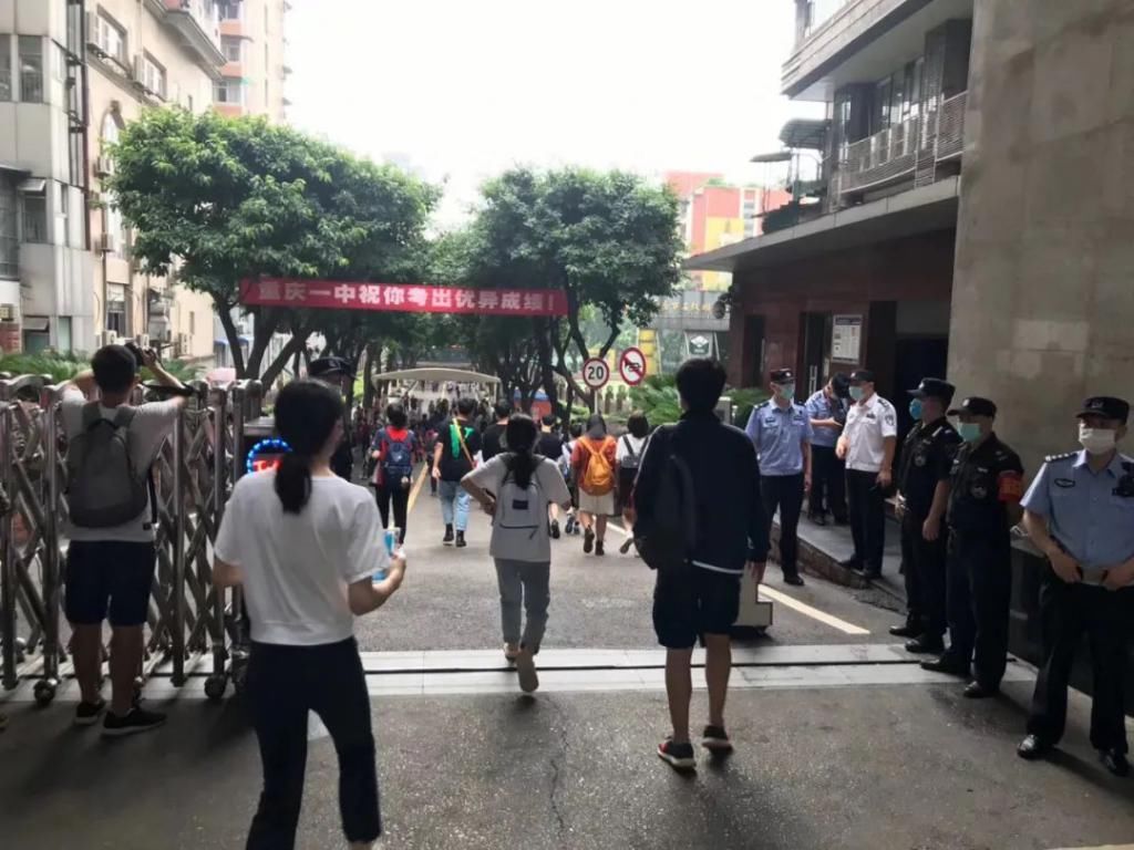  糟糕|出门赶考前：糟糕，身份证不见了……