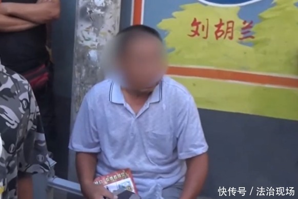 曝光|大爷超市内用下身蹭女顾客，被发现后拔腿就跑，女子：必须曝光！